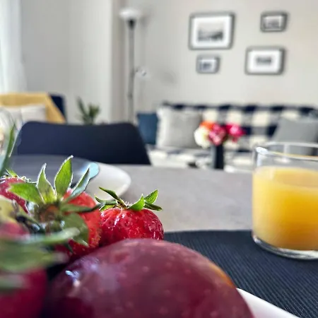 Cozy Snuggle- 2min To Beach, 6min Walk To Old Town Apartment *